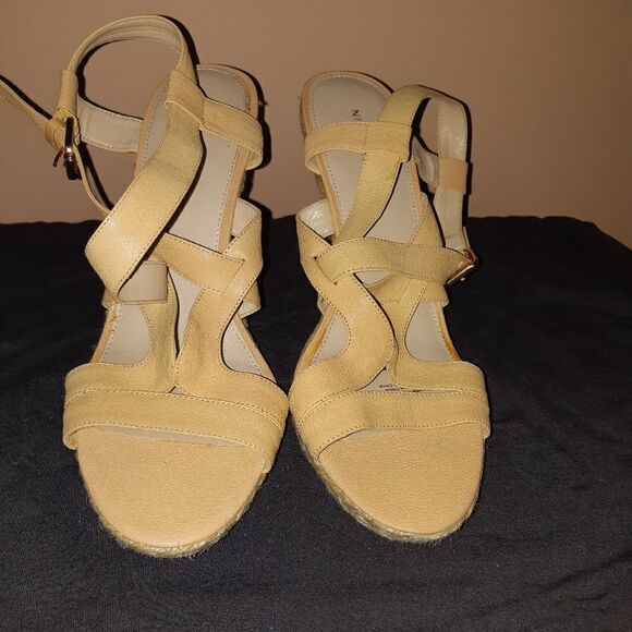 Nine West Women's 'Showntell' Cream color Leather - Picture 4 of 8